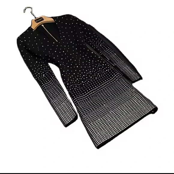 Luxurious Black Mini Evening Dress Covered in Sequins - Picture 7 of 8